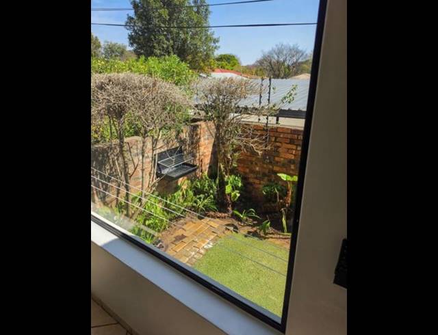 3 BEDROOM PROPERTY TO RENT IN MENLO PARK